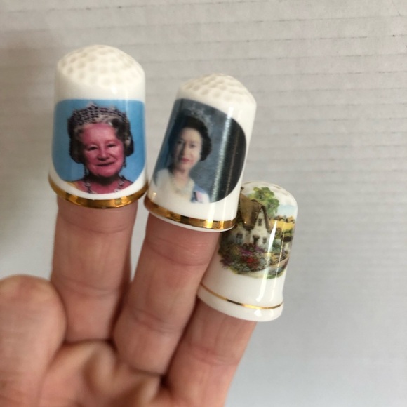 Vtg Decorative Ceramic Thimbles - Picture 8 of 10